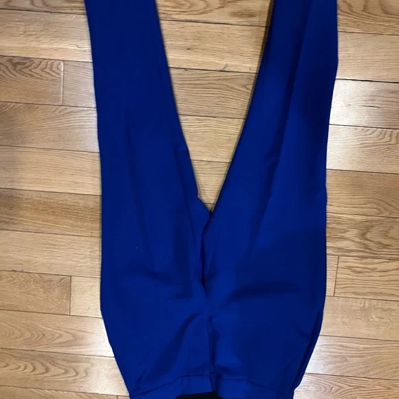 This is a blue suit comes with blazer and pants. It is an XS. - Picture 4 of 10